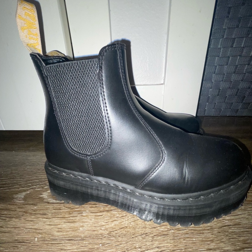 Black Platform Chelsea Boots - Picture 7 of 9